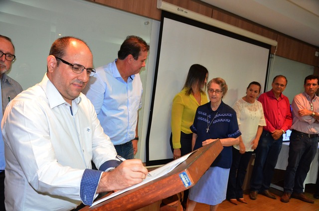 Começa estágio de práticas médicas dos acadêmicos de Medicina no Auxiliadora Na tarde desta quinta-feira (5), quando foi oficializado o início do estágio de práticas médicas dos alunos do 4º ano do Curso de Medicina (Foto:Assessoria)
