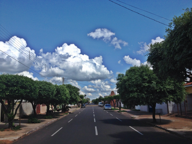 No momento em Três Lagoas, a temperatura marca 32°C, podendo oscilar entre 25°C e 34°C (Foto: Thata Bernachi)