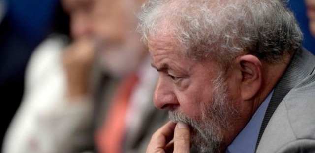 Prazo dado por Moro vence, e Lula não se entrega; o que acontece agora Encerrado o prazo, ele é considerado oficialmente procurado pela polícia, mas não foragido (Foto/Uol)