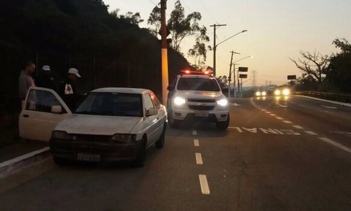 PM apreende carro com mais de R$ 17 milhões em multas em SP Carro foi apreendido pela PM de São Paulo - Divulgação/Polícia Militar
