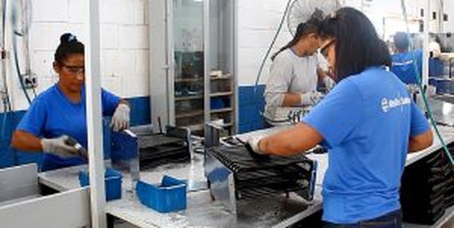 Com mão de obra de detentas, multinacional produz 12 mil peças por mês em presídio de Três Lagoas Produção no presídio tem mesmo grau de eficiência dos setores externos.