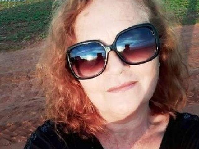 Caminhonete acerta vaca, joga o animal contra um outro carro e mata mulher na BR-267 Dona de casa morreu quando voltava para casa com a família (Foto: Reprodução)