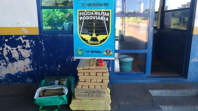 Base Operacional de Amandina apreende 147 kg de maconha na MS 276 O veículo e a droga após apreendido foram entregues na delegacia de Polícia Civil de Ivinhema (Foto:Assessoria)