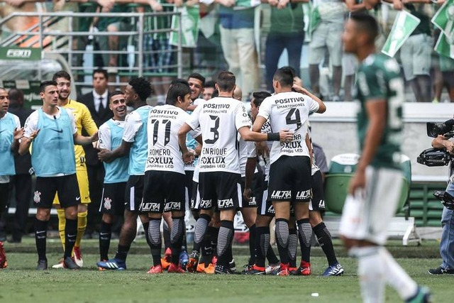 Para compartilhar esse conteúdo, por favor utilize o link https://www1.folha.uol.com.br/esporte/2018/04/corinthians-vence-nos-penaltis-final-tumultuada-e-e-campeao-paulista.shtml ou as ferramentas oferecidas na página. Textos, fotos, artes e vídeos da Folha estão protegidos pela legislação brasileira sobre direito autoral. Não reproduza o conteúdo do jornal em qualquer meio de comunicação, eletrônico ou impresso, sem autorização da Folhapress (pesquisa@folhapress.com.br). As regras têm como objetivo proteger o investimento que a Folha faz na qualidade de seu jornalismo. Se precisa copiar trecho de texto da Folha para uso privado, por favor logue-se como assinante ou cadastrado (Foto:Folha S.Paulo)