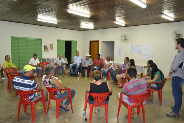 Acompannado de acessores Guerreiro reforçou que assim que a associação legalizar a certidão estadual que permite receber emendas, irá atender novamente os moradores (Foto: Assessoria de Imprensa)