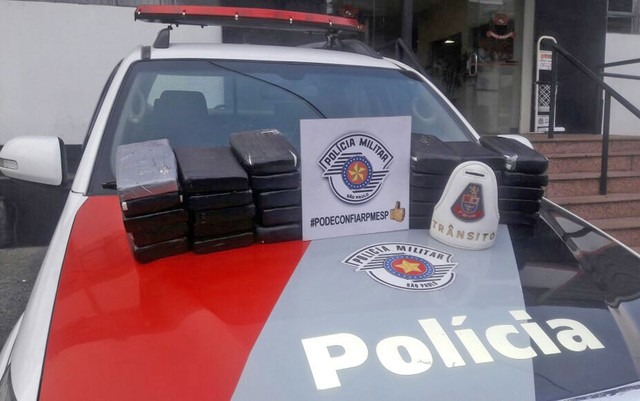 PM informou que apreendeu 30 kg de cocaína embaladas em carro com placas do MS (Foto: Reprodução/Divulgação/PM-SP)