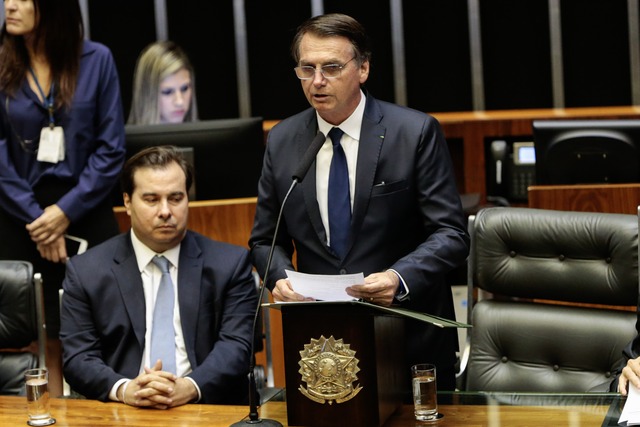 Bolsonaro toma posse, propõe 'pacto nacional' e fala em 'reconstruir' o país O presidente eleito Jair Bolsonaro (PSL), discursa em sua cerimônia de posse no Congresso Nacional, em Brasília (DF), nesta terça-feira (1º). (Foto: Walterson Rosa/Folhapress)