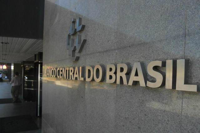 Governo vai limitar seus gastos a R$ 11 bilhões até fevereiro Na semana de reunião do Banco Central para decidir a nova taxa de juros, a equipe econômica deve editar na próxima segunda-feira (18)