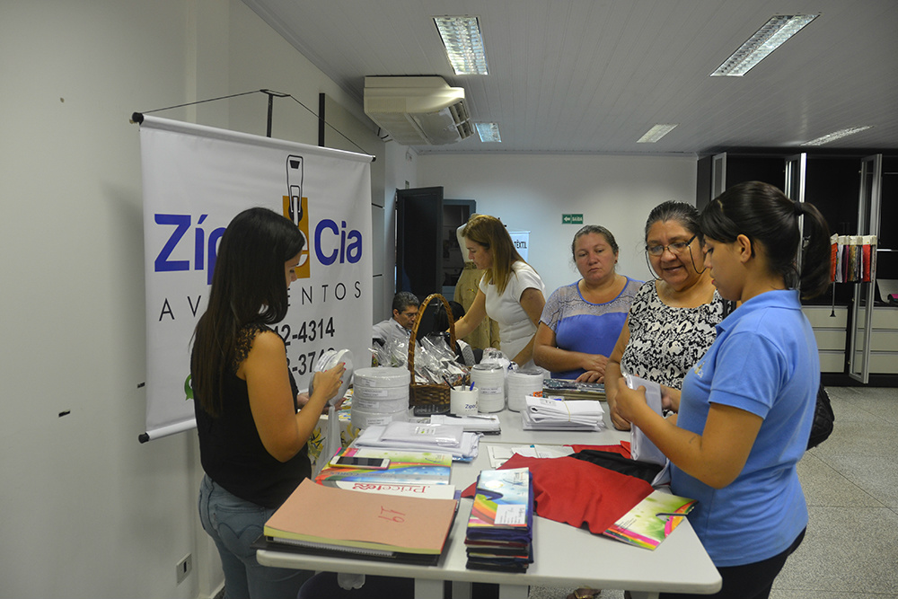 Dezenas de empresários visitaram, nesta terça-feira (05/04), no CTV do Senai Campo Grande, o 2º Showroom de Tecidos e Aviamentos promovido pelo Senai e Sindivest, com apoio do Sebrae/MS. (Foto: Assessoria)