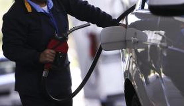 Petrobras aumenta preço da gasolina nas refinarias em 0,8% a partir de hoje O valor final aos motoristas nas bombas deverá variar, de acordo com estoques dos postos e a concorrência (Foto:Marcelo Camargo/Agência Brasil)