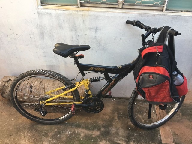 Bicicleta que o menino conduzia no momento do acidente, em MS (Foto: Osvaldo Nóbrega/TV Morena)