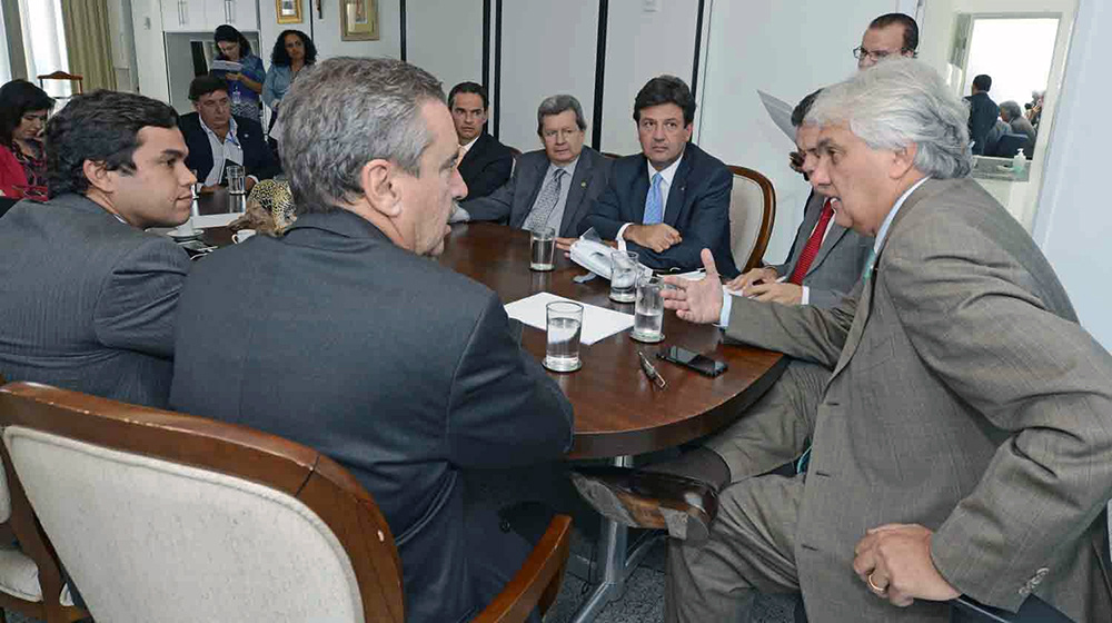 Após a audiência, Delcídio telefonou para o presidente da ANEEL, Romeu Rufino, com quem os membros da CPI agendaram reunião para o final do tarde, e reforçou o pedido dos parlamentares estaduais. (Foto: Assessoria de Imprensa)
