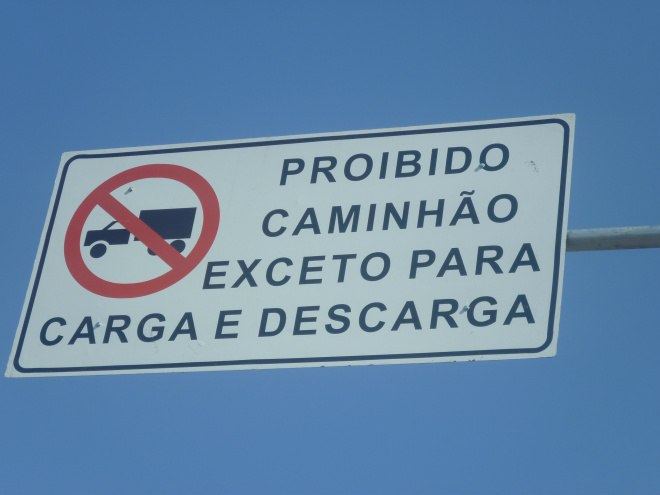 Placas instaladas em Três Lagoas alerta motoristas de caminhões
Foto: Adriano Vialle