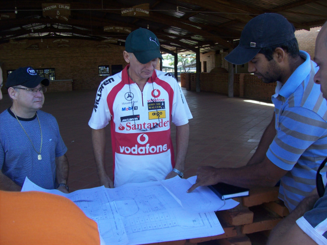 2° Encontro de Carros Antigos acontece dia 23 de setembro em Três Lagoas Parte da diretoria do CCA visitou as instalações do Parque de Exposições no último domingo. (Foto: Divulgação CCA)