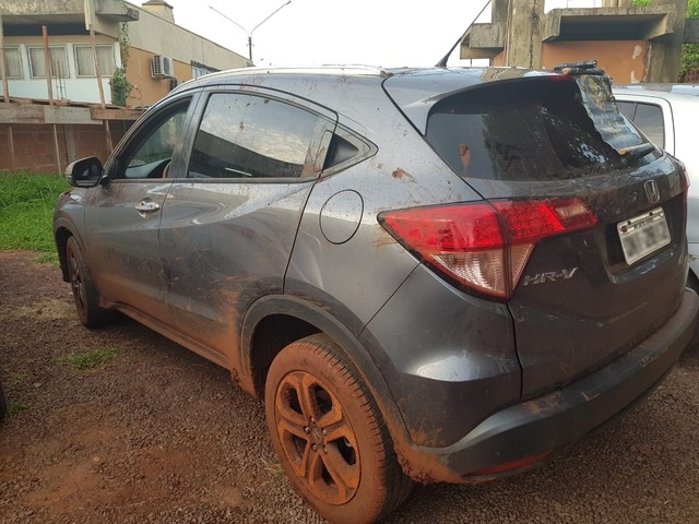 DOF recupera veículo furtado em Belo Horizonte durante policiamento Os policiais abordaram, inicialmente, o veículo VW Fox onde condutor e passageiro deram informações desencontradas (Foto/Assessoria)