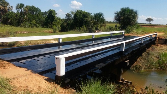 Reforma da Ponte sobre o Córrego Azul é finalizada e entregue à população A ponte reformada possui uma extensão de 18,5 metros (Foto/Assessoria)