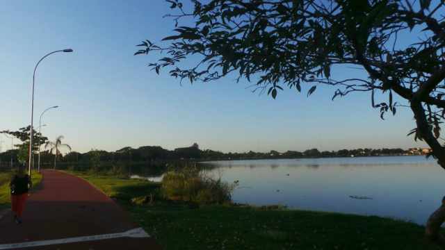 Com céu sem nuvens, não há previsão de chuva para hoje (06). No detalhe, a Lagoa Maior. (Foto: Ricardo Ojeda)