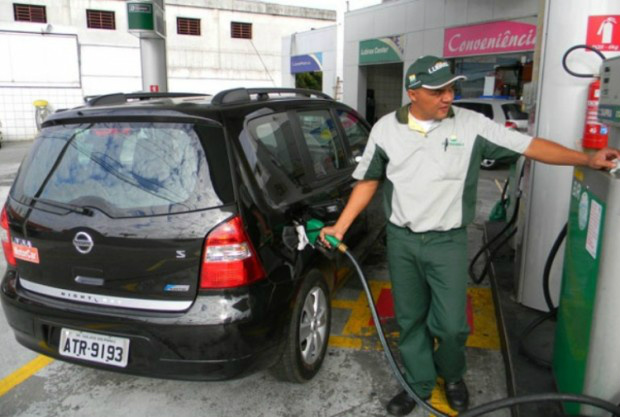 Frentistas de postos terão 15,61% de reajuste salarial em MS Os empregados em postos de combustíveis fecharam, nesta quarta-feira (04), acordo salarial com a classe patronal (Sinpetro/MS). (Foto: Divulgação)