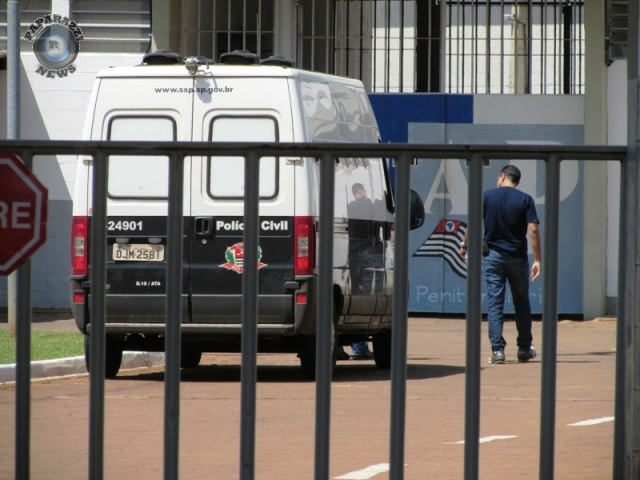 O preso torturador chega na penitenciária de Andradina, após ser transferido de Penápolis (Foto: Paparazzi News)