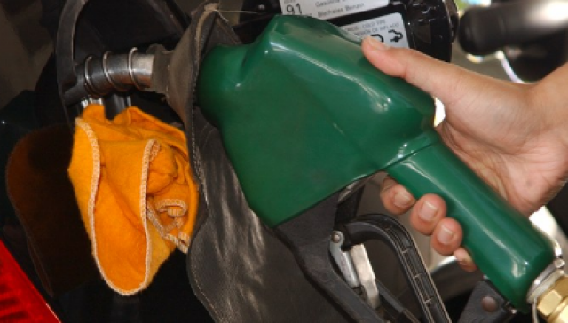 Justiça derruba liminar que impedia aumento de imposto nos combustíveis