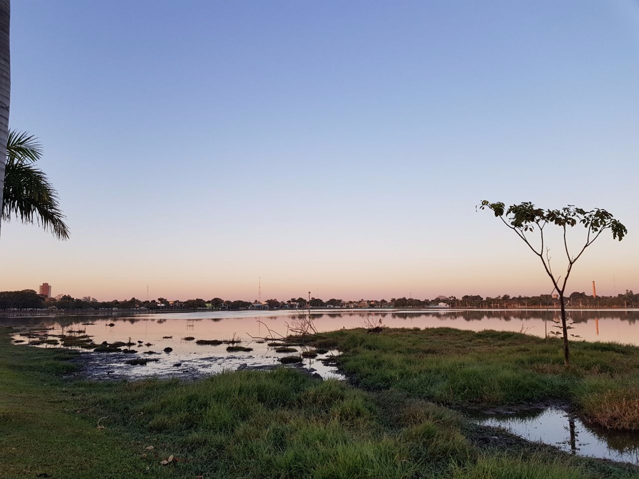 Três Lagoas amanheceu com céu aberto e 20ºC de temperatura. (Foto: Ricardo Ojeda/ Perfil News). 