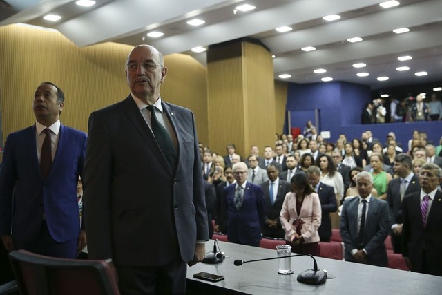 Osmar Terra assume Cidadania e prevê 13º para o Bolsa Família no fim de 2019 Osmar Terra assumiu o cargo de ministro da Cidadania — Foto: José Cruz/Agência Brasil