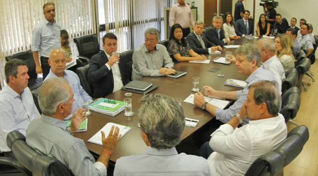 Reinaldo Azambuja faz primeira reunião e pede austeridade aos novos secretários Fotos: Chico Ribeiro