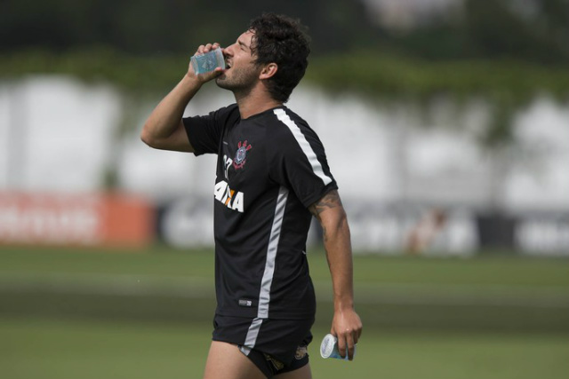Pato pode deixar o Corinthians para jogar no Chelsea. (Foto: Globo Esporte)