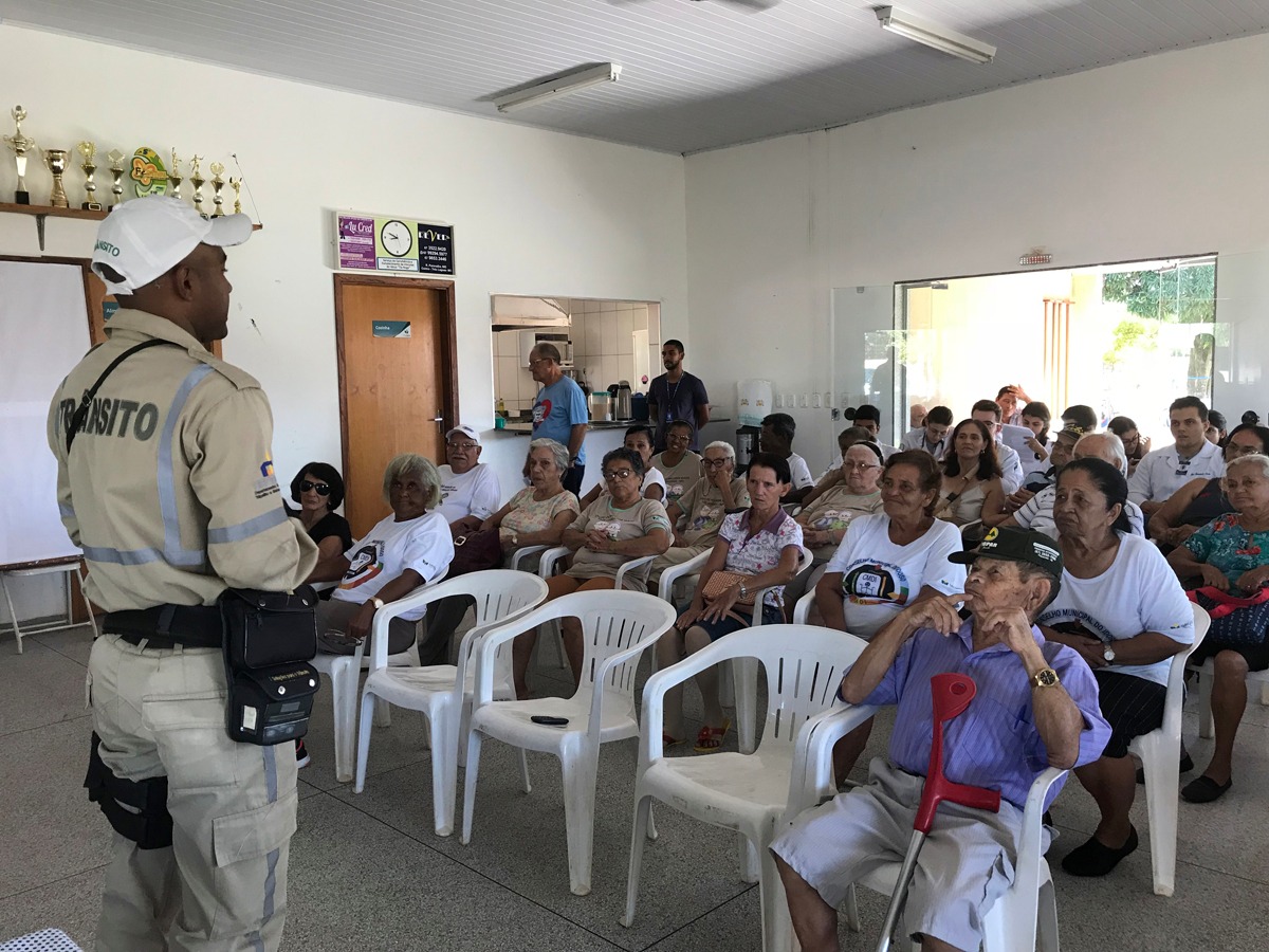Diretoria Municipal de Trânsito realiza campanha de conscientização em Três Lagoas Moradores da Zona Rural, idosos do SCFV do Centro de Convivência “Tia Nega” já assistiram às palestras. (Fotos: Assessoria).