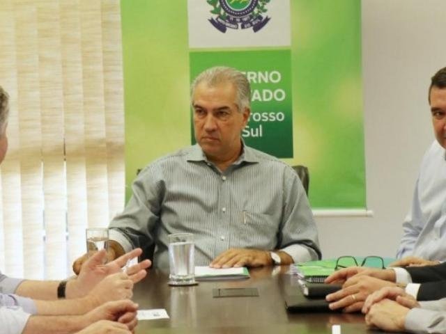 Governador considera Funai politizada e diz que ministra vai moderar relações Governador do Estado Reinaldo Azambuja durante reunião com secretários (Foto: Henrique Kawaminami)