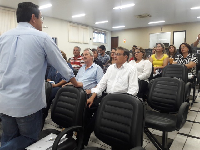 Reunião a Câmara de Vereadores, onde contou com a presença do deputado federal (Foto/Assessoria)