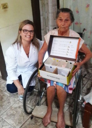 Farmacêutica da SMS de Três Lagoas orienta idosos a usarem corretamente a medicação Farmacêutica da SMS de Três Lagoas orienta idosos a usarem corretamente a medicação