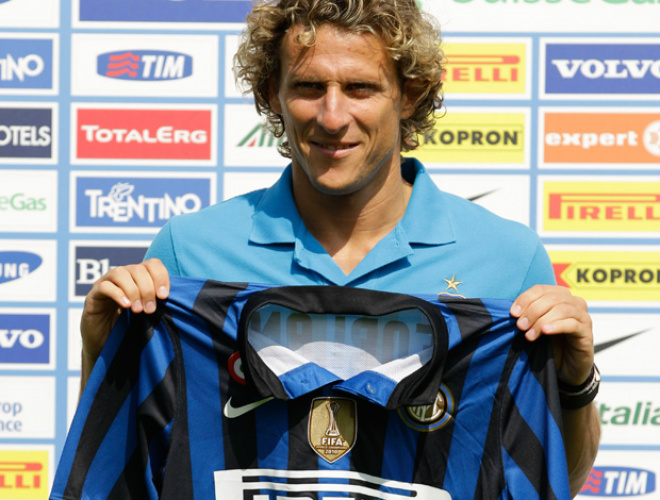Diego Forlán é apresentado no Inter (Foto: Agência AP)