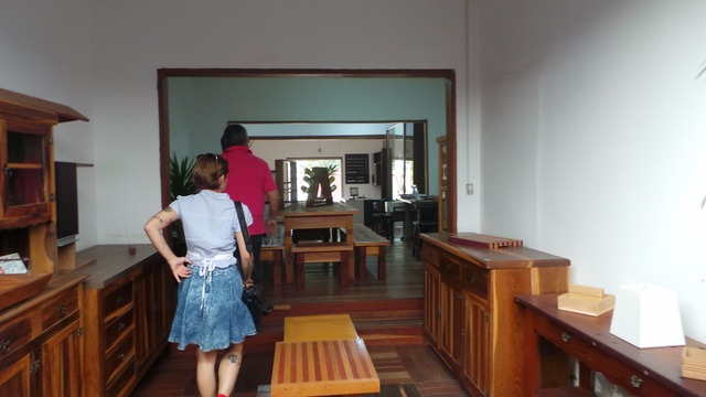 Investimento em redes sociais tem estimulado a marca Mademinas em Três Lagoas A Mademinas possui a pronto entrega vários modelos de moveis em madeira maciça e caso preferir, sob encomenda (Foto: Perfil News)