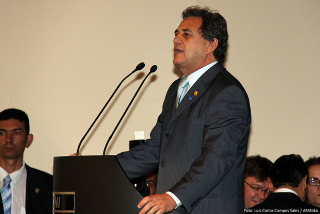 Senador Moka fala a 300 empresários sobre o “nó” da agenda legislativa Moka destacou a importância da articulação política do setor produtivo para negociar a aprovação de matérias que garantam a sustentabilidade e o fortalecimento da economia nacional (Foto: Divulgação/Assecom)