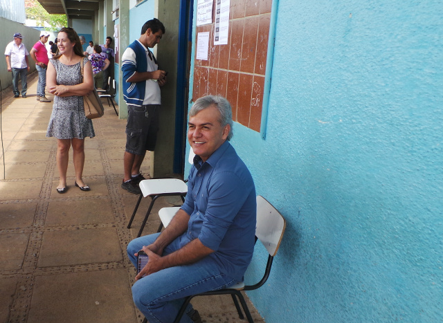 Depois de votar, Jorginho do Gas, candidato a deputado federal pelo PSDB disse que as eleições estão ocorrendo com muita tranquilidade (Foto: Ricardo Ojeda) 