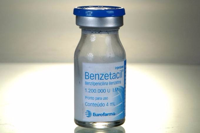 Benzetacil é temporariamente suspenso no país Há dois anos, o Ministério da Saúde chegou a alertar sobre a escassez no suprimento de matéria prima do antibiótico (Raphael Falavigna/VEJA)