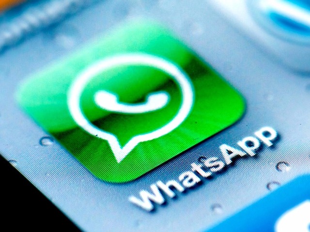 Empresa é condenada por demitir funcionário por WhatsApp Enfermeira recebeu a notícia da demissão em um grupo de trabalho no WhatsApp (Foto: Sam Azgor / Flickr)