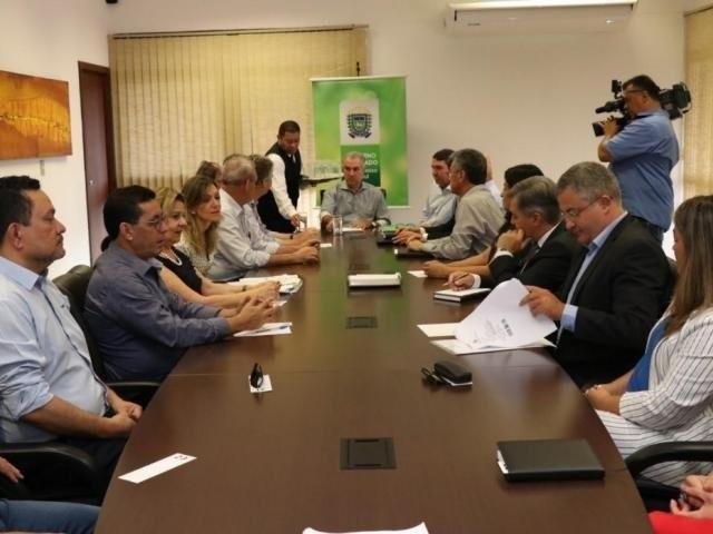 Governo de MS faz estudo para reativar Plano de Demissão Voluntária Na primeira reunião com secretários, ontem, governador voltou a falar sobre corte de gastos (Foto: Henrique Kawaminami)
