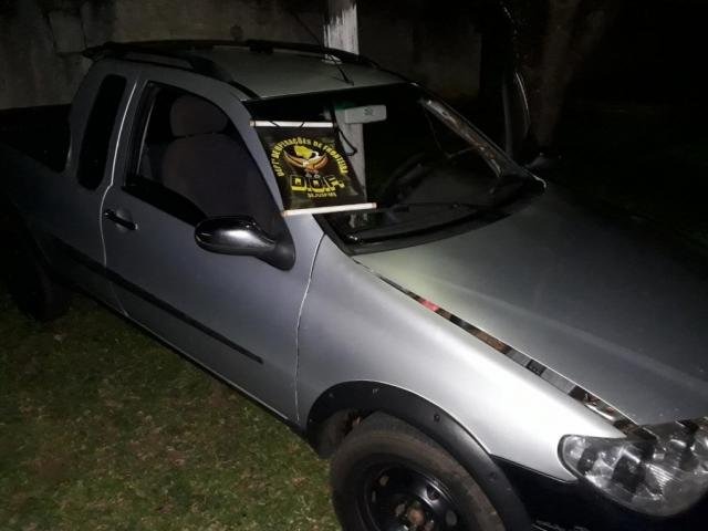 DOF prende dois em picape com fundo falso para transportar droga Fiat Strada apreendida pelo DOF, ontem à noite, em Paranhos (Foto: Divulgação)