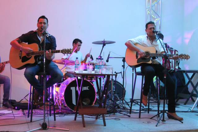 Muller promove Tributo a Milionário & José Rico Paulo César & Luciano, soltaram a voz, dando um show, nas interpretações de Milionário e José Rico (Foto: Rodolfo Gomes)