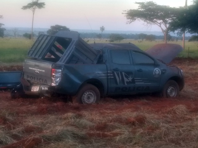 Viatura (uma Ford Ranger) ficou bastante avariada após capotamento (Foto: Divulgação)