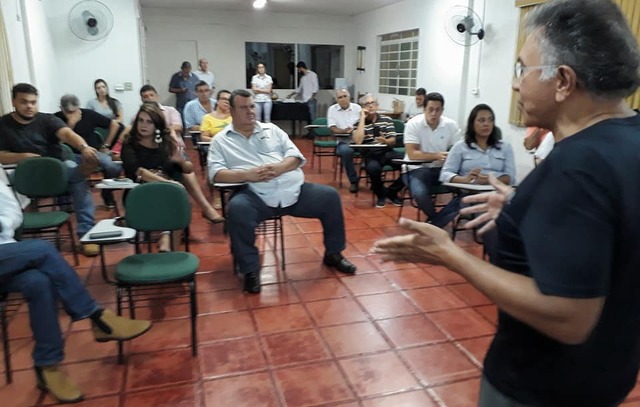 Odilon de Oliveira tem feito reuniões com poucas pessoas na pré-campanha pelo interior - Foto: Reprodução / Facebook