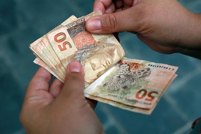 O governo propôs salário mínimo de R$ 1.002 para o próximo ano, o que representa alta de 5% em relação ao atual (Foto/Divulgação)