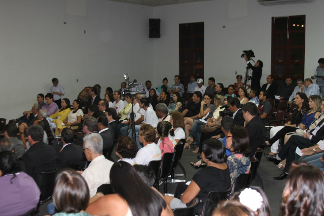 O plenário ficou cheio da amigos e convidados dos homenageados (Foto: Ricardo Ojeda)