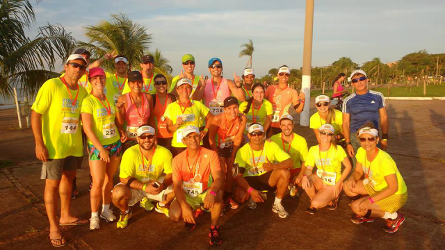 Equipe Runners Pró Saúde de Três Lagoas na Orla em Presidente Epitácio/SP, após participarem da 2ª Corrida Caminhada Rústica de Epitácio, no último dia 16. (Foto: Arquivo/Equipe Runners Pró Saúde de Três Lagoas)