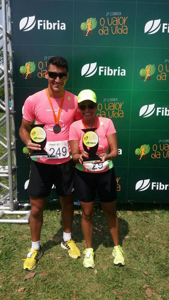 Grupo de corrida de Três Lagoas tem destaque em competições estaduais O pódio foi de Emerson e Cristiane. (Foto: Equipe Runners Pró Saúde de Três Lagoas)