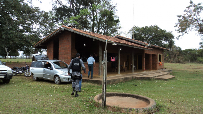 Rancho localizado nas proximidades das margens do Rio Paraná servia de esconderijo de foragidos da Justiça