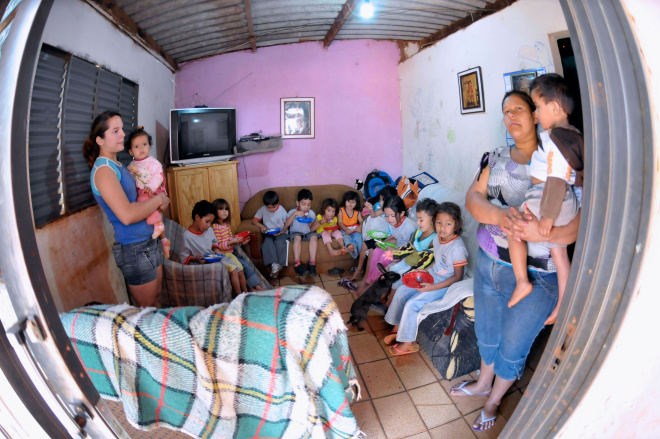 Solidariedade e dedicação são palavras de ordem na vida das mães crecheiras
Foto: PAULO RIBAS/CORREIO DO ESTADO
