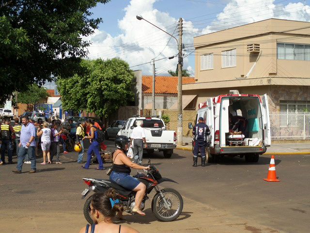 O acidente aconteceu no cruzamento da avenida Eloy Chaves com a rua Paranaíba. (Foto: Celso Daniel)